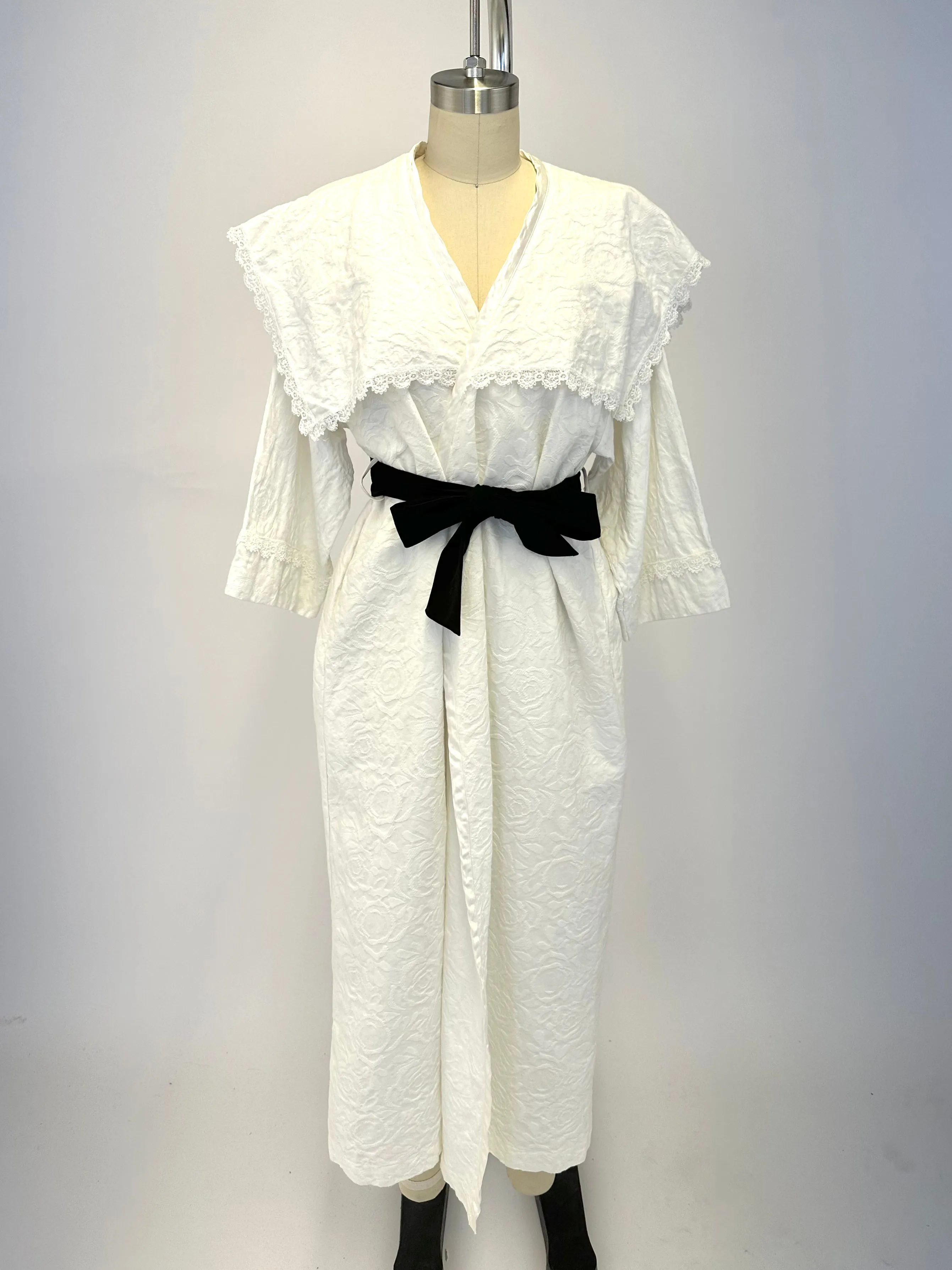 1980s Floral Embroidered Robe
