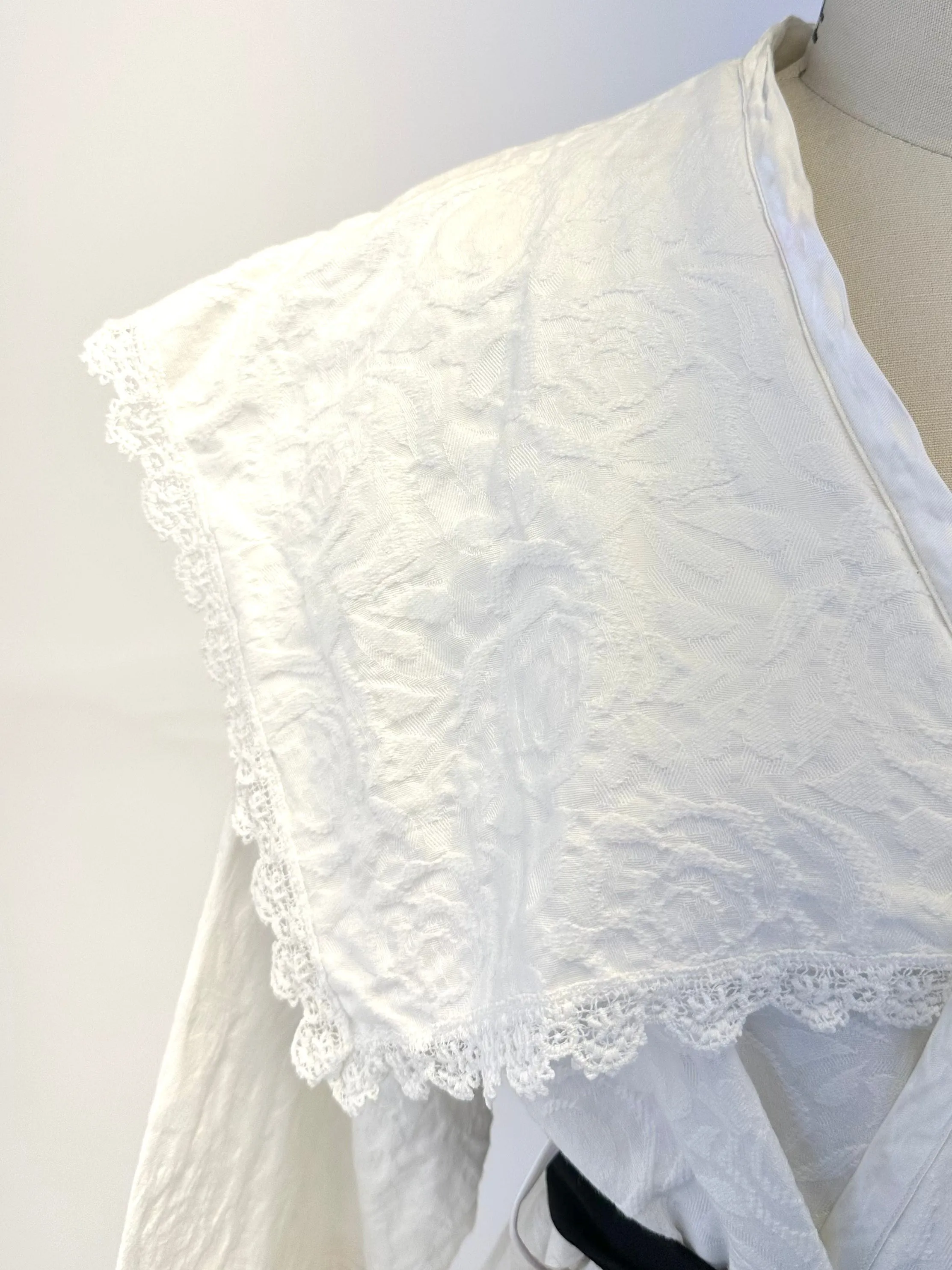 1980s Floral Embroidered Robe