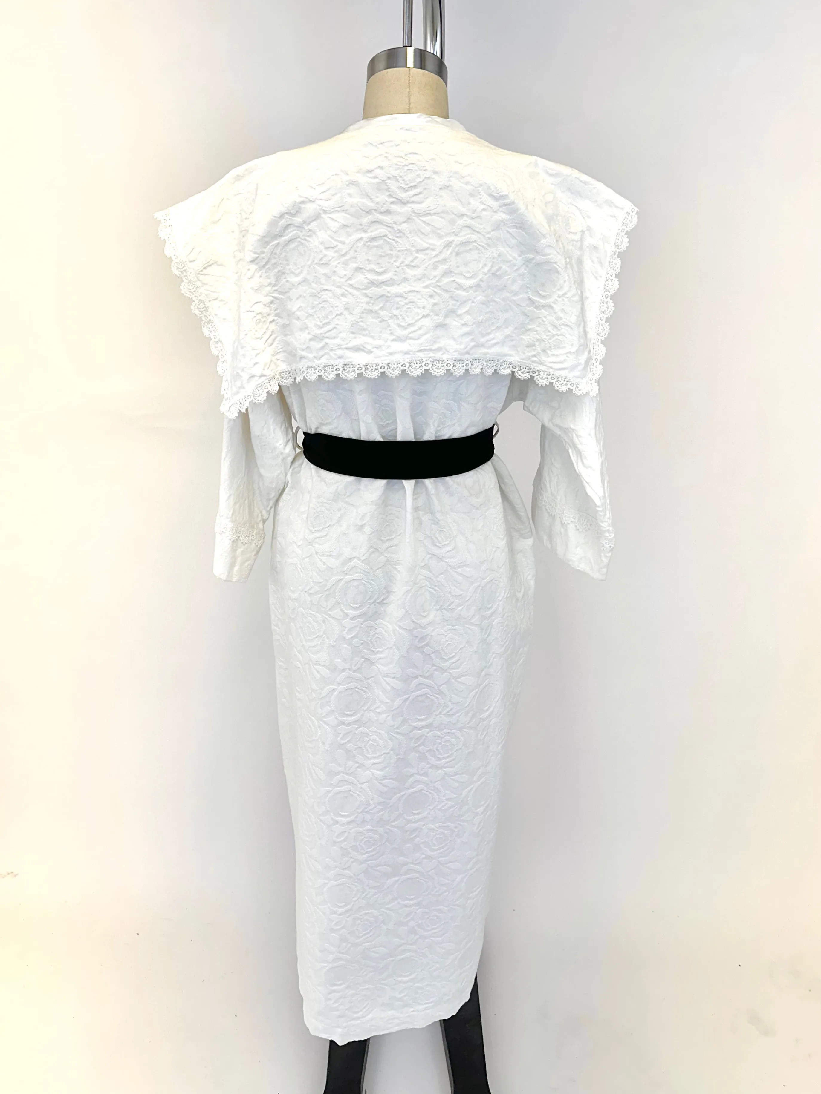 1980s Floral Embroidered Robe