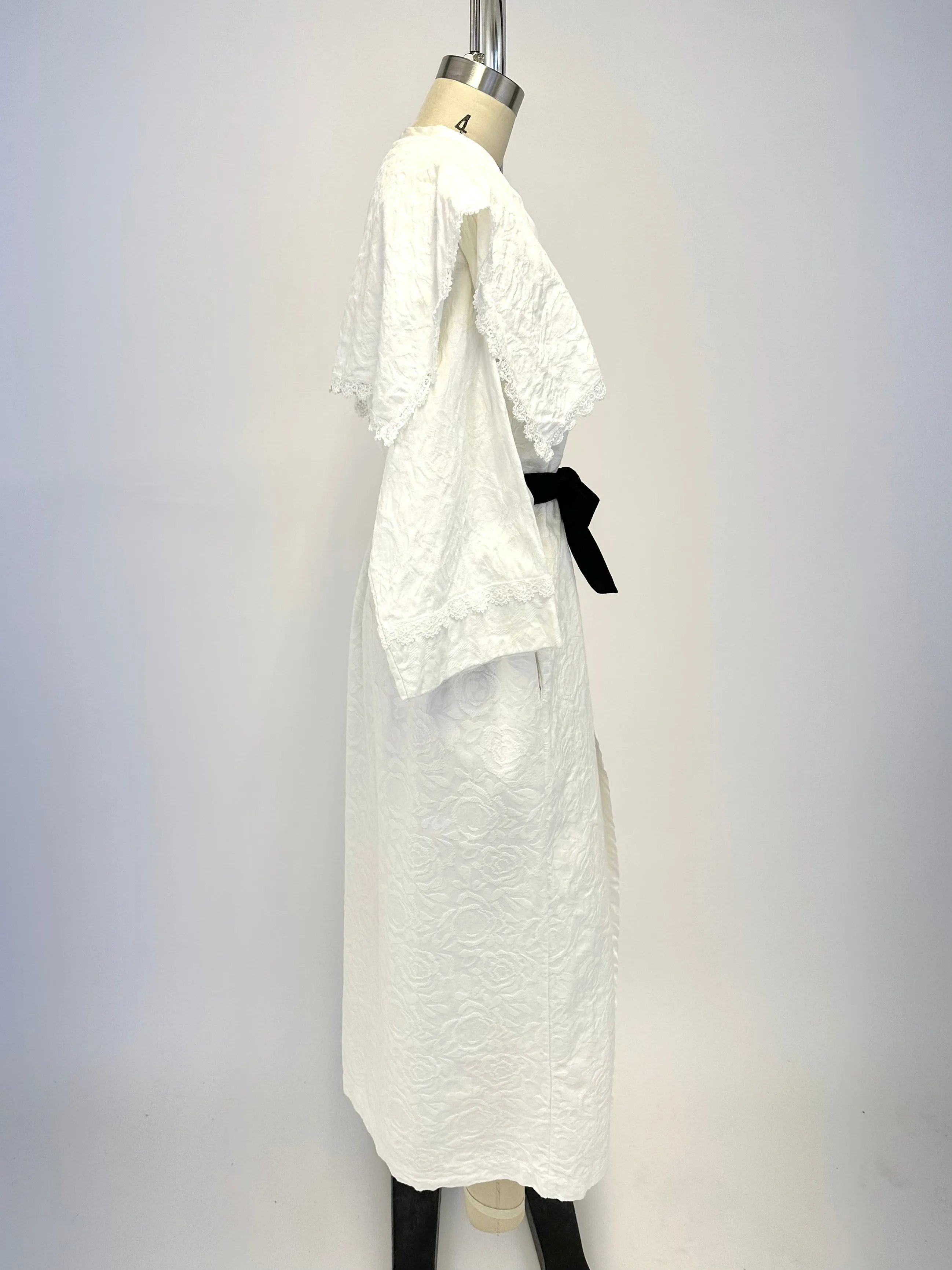 1980s Floral Embroidered Robe