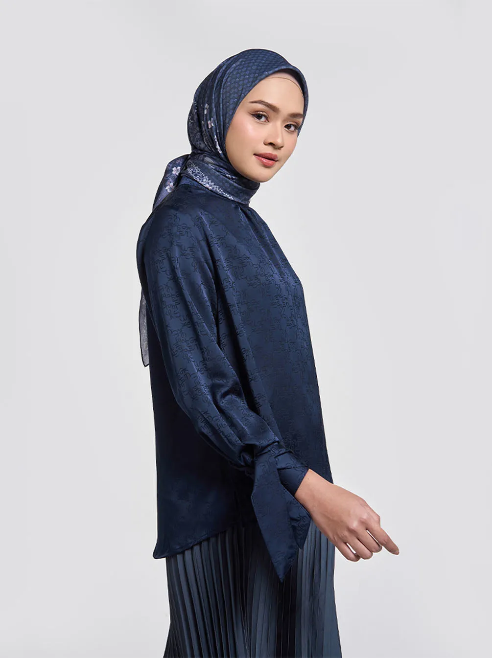 ARUNA GATHERED NECK TOP NAVY
