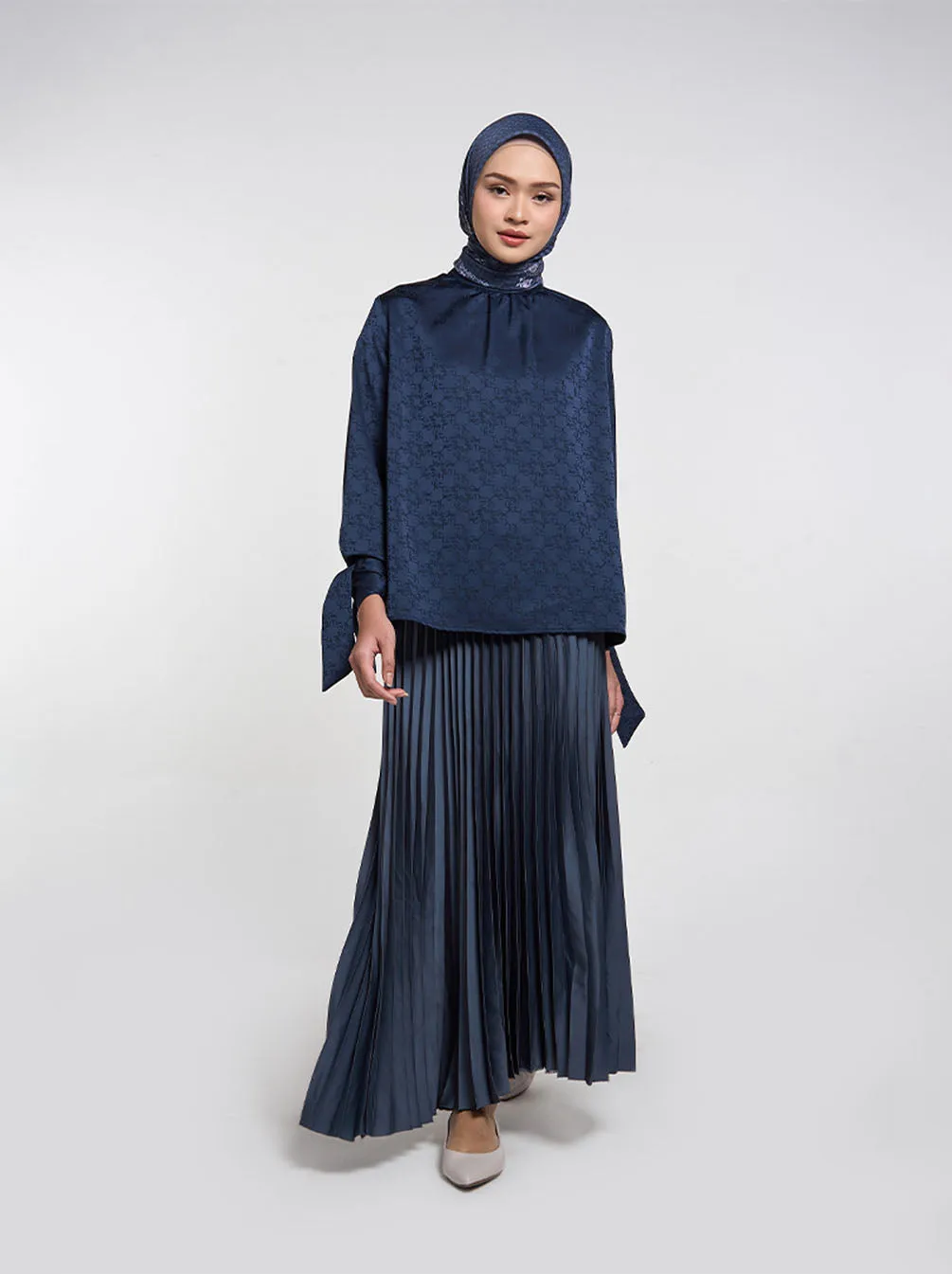ARUNA GATHERED NECK TOP NAVY