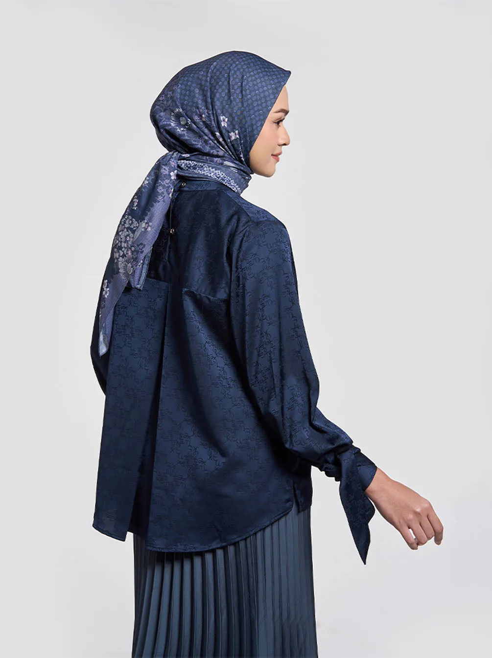ARUNA GATHERED NECK TOP NAVY