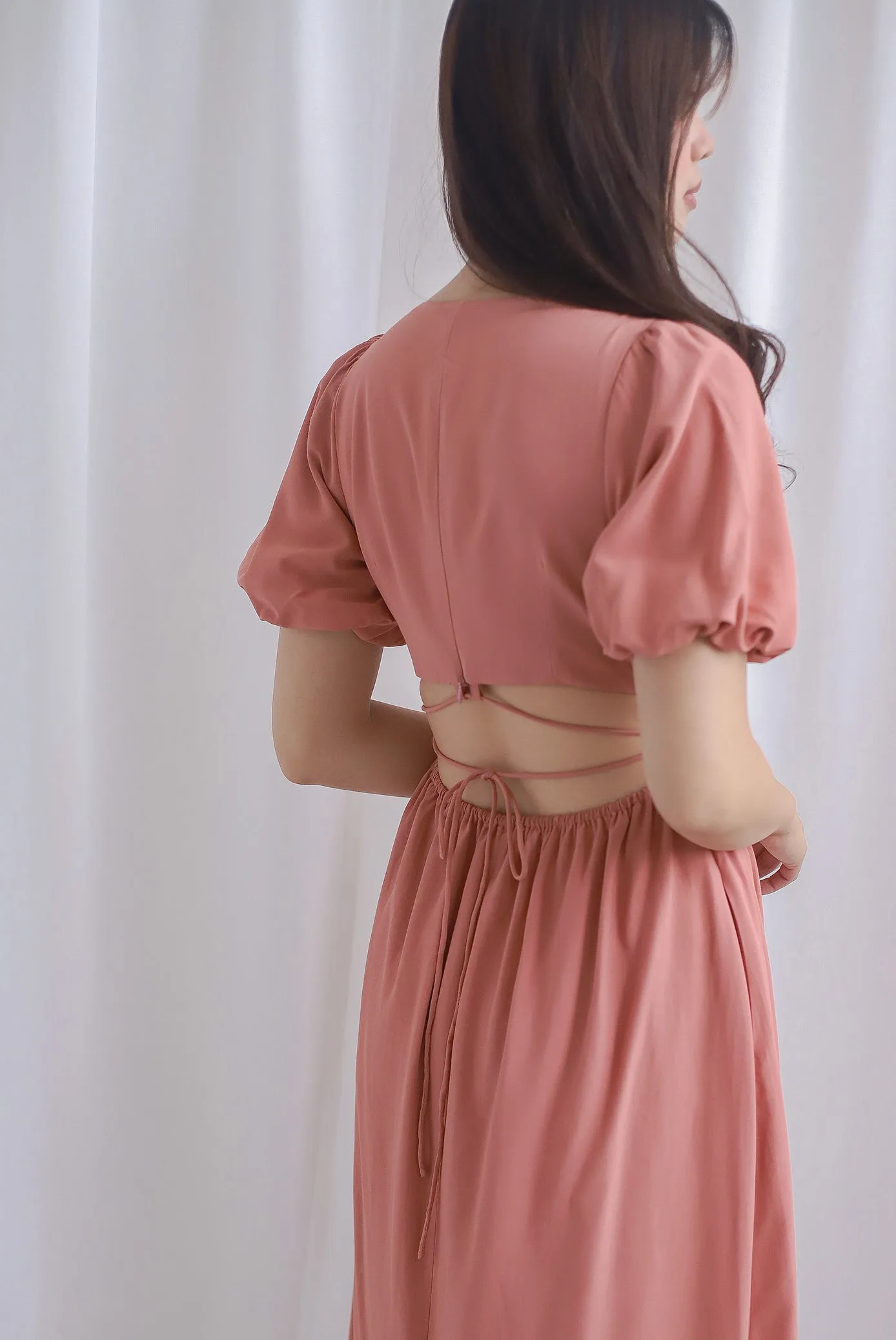 Bayleigh Puffy Sleeve Square Neckline Tie Back Dress In Rosewood