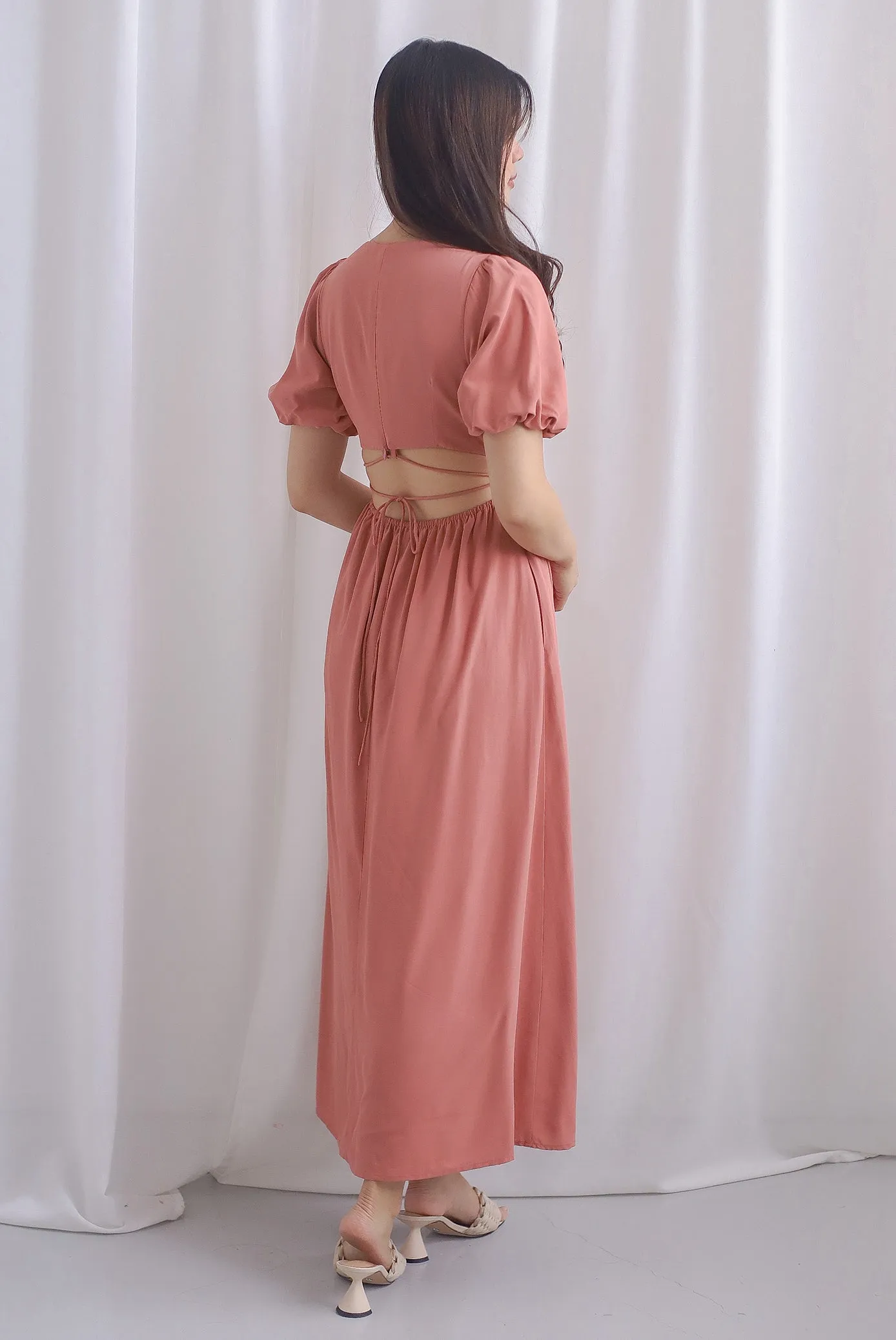 Bayleigh Puffy Sleeve Square Neckline Tie Back Dress In Rosewood