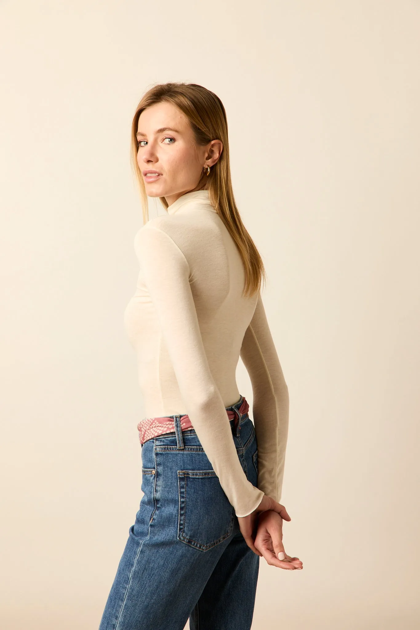 Camiseta segunda piel con cashmere crema