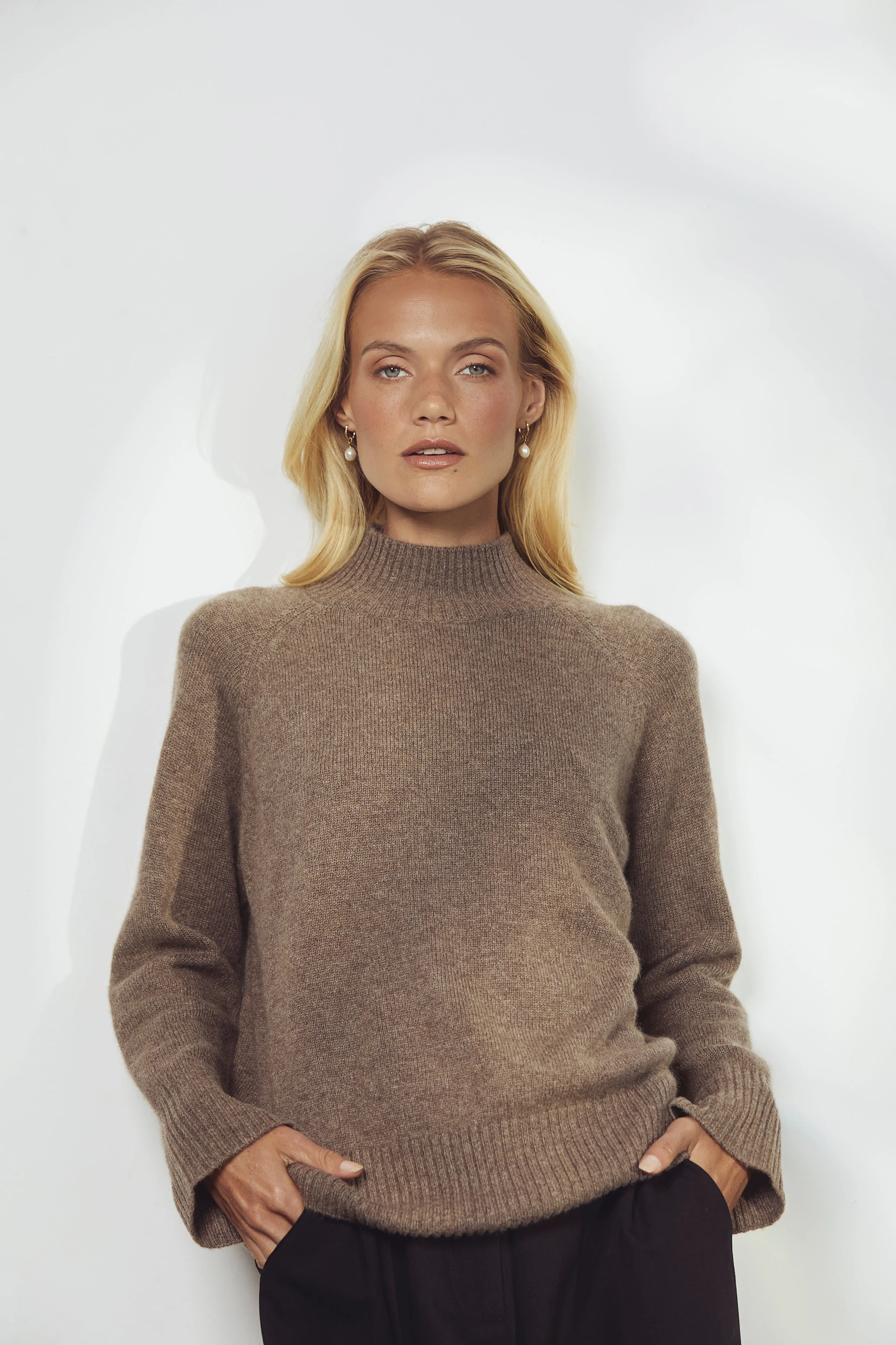 Cashmere Funnel Neck - Hazelnut