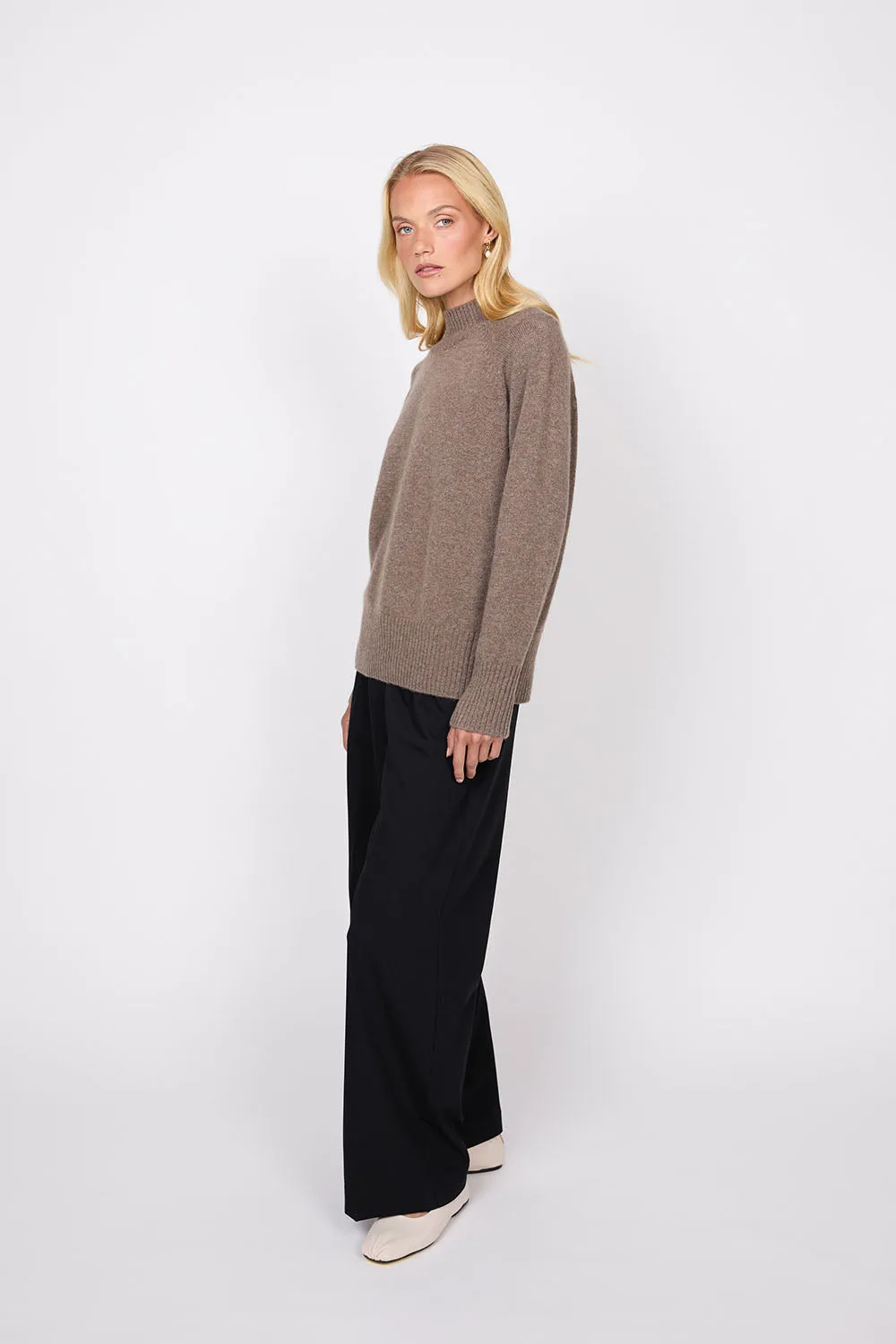 Cashmere Funnel Neck - Hazelnut