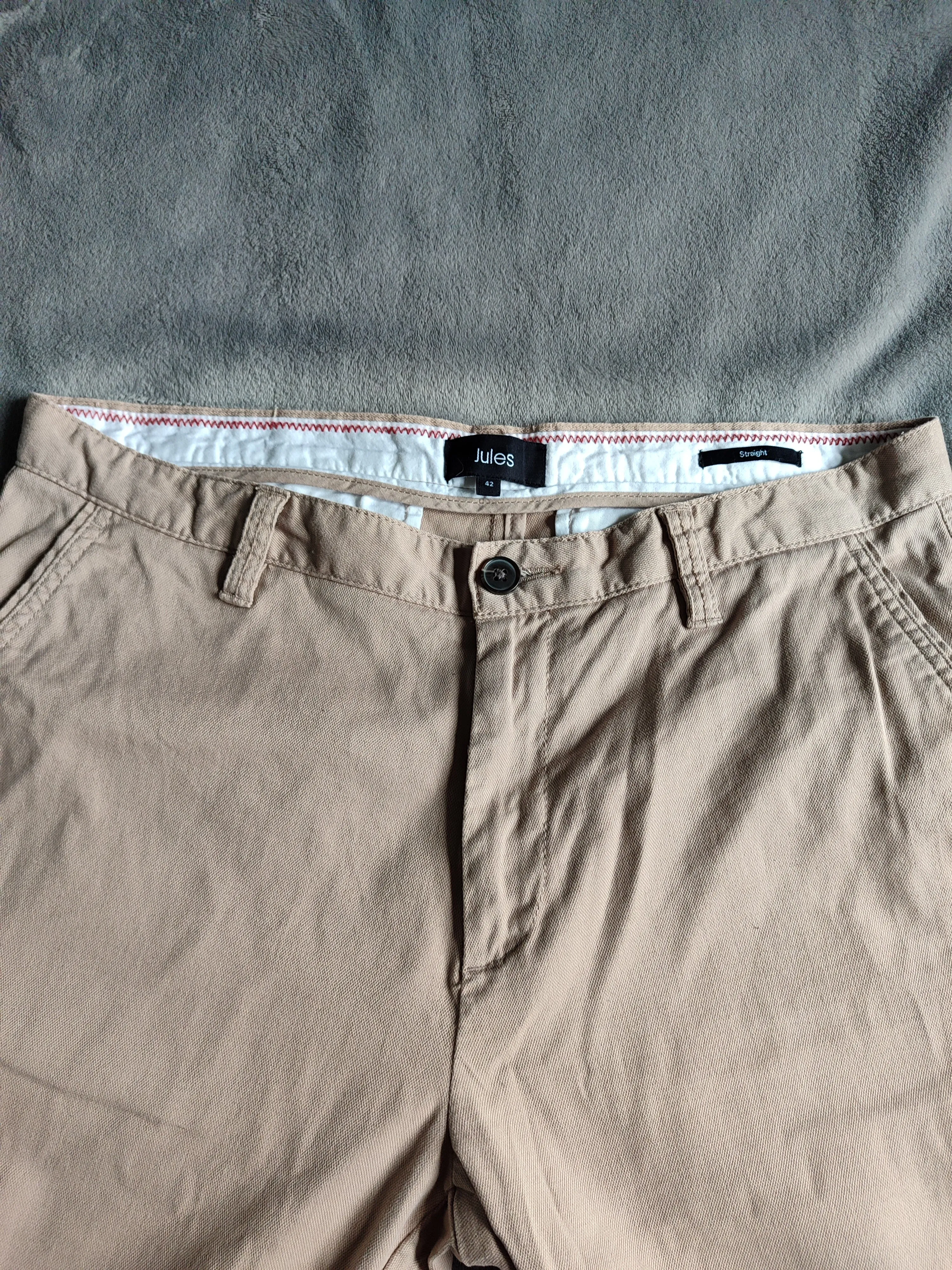 Chino coupe droite matière reliefée