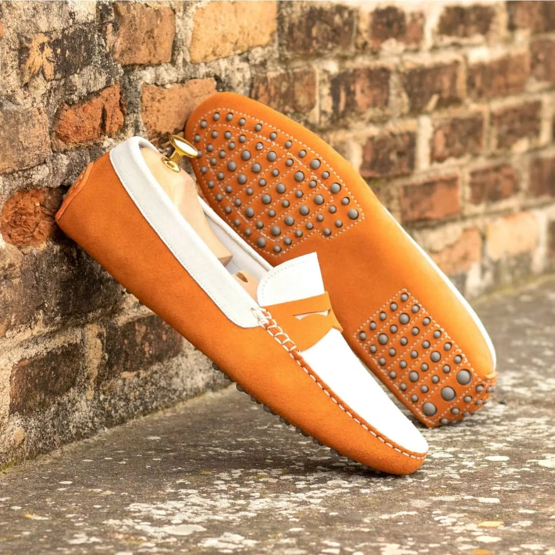 Mocassin Driver en daim blanc et orange