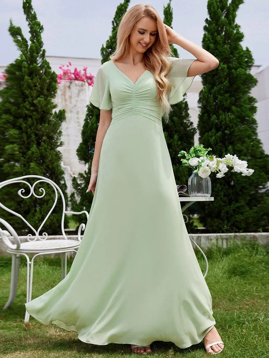 Robe de demoiselle d'honneur trapèze en mousseline à manches volantées avec plis à col en V