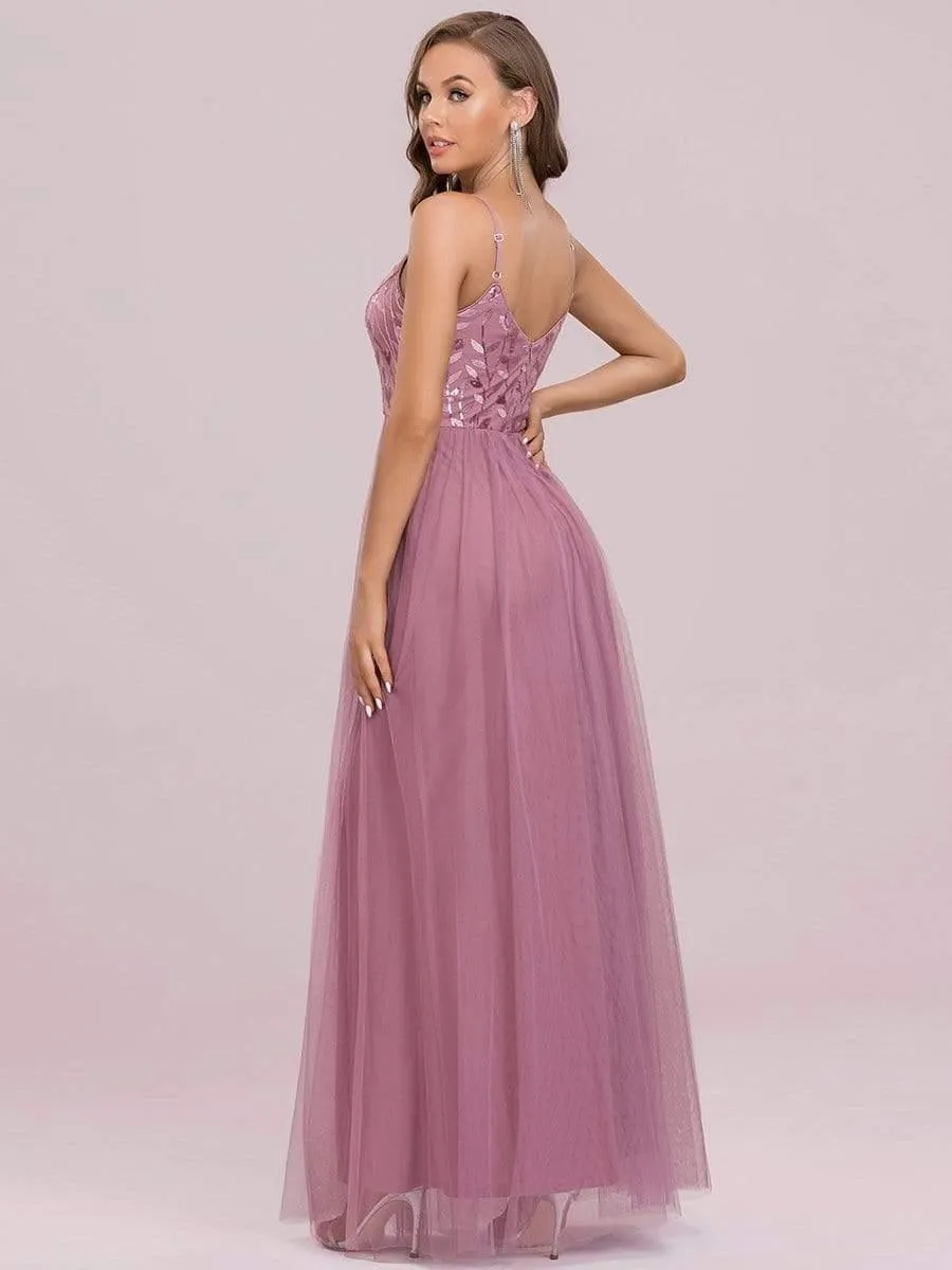 Robe demoiselle d'honneur en tulle à col en V et bretelles minces brodées au sol