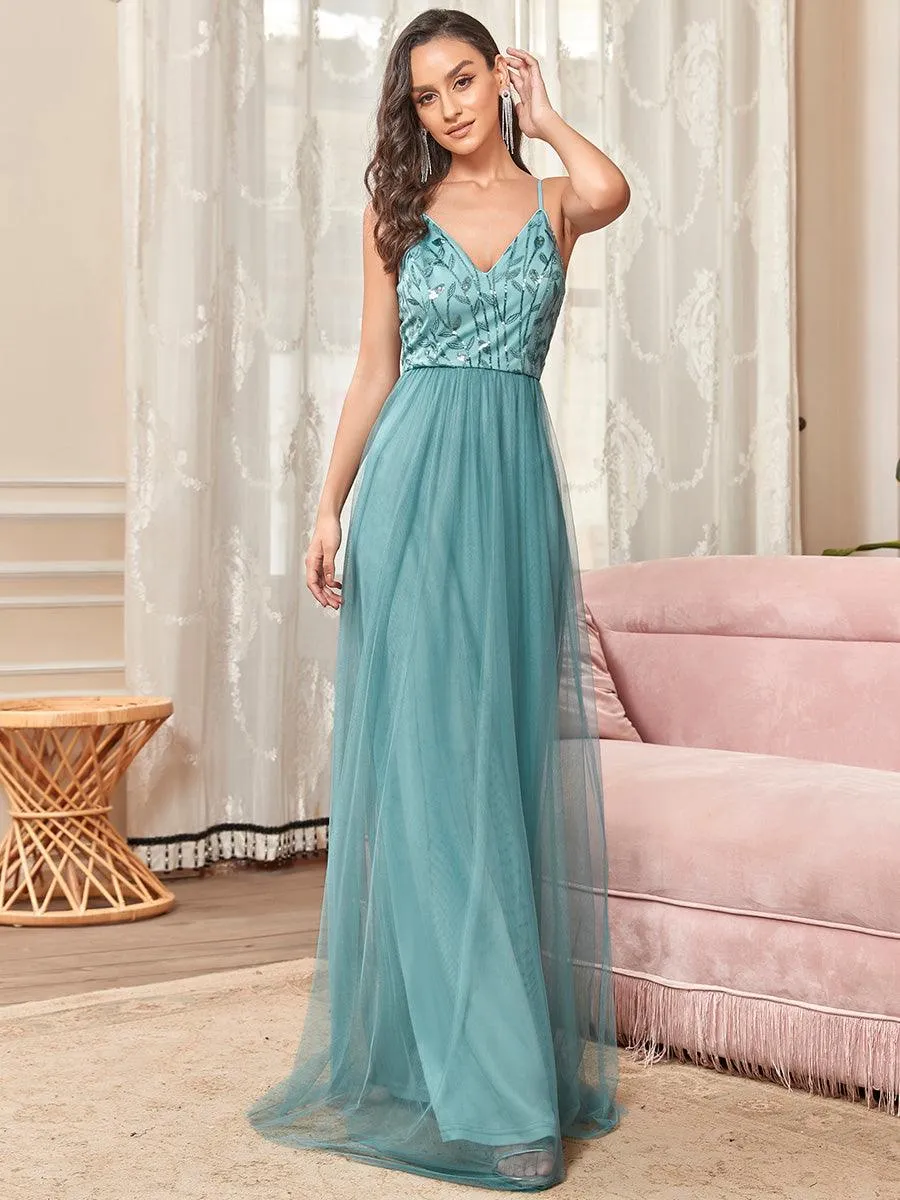 Robe demoiselle d'honneur en tulle à col en V et bretelles minces brodées au sol