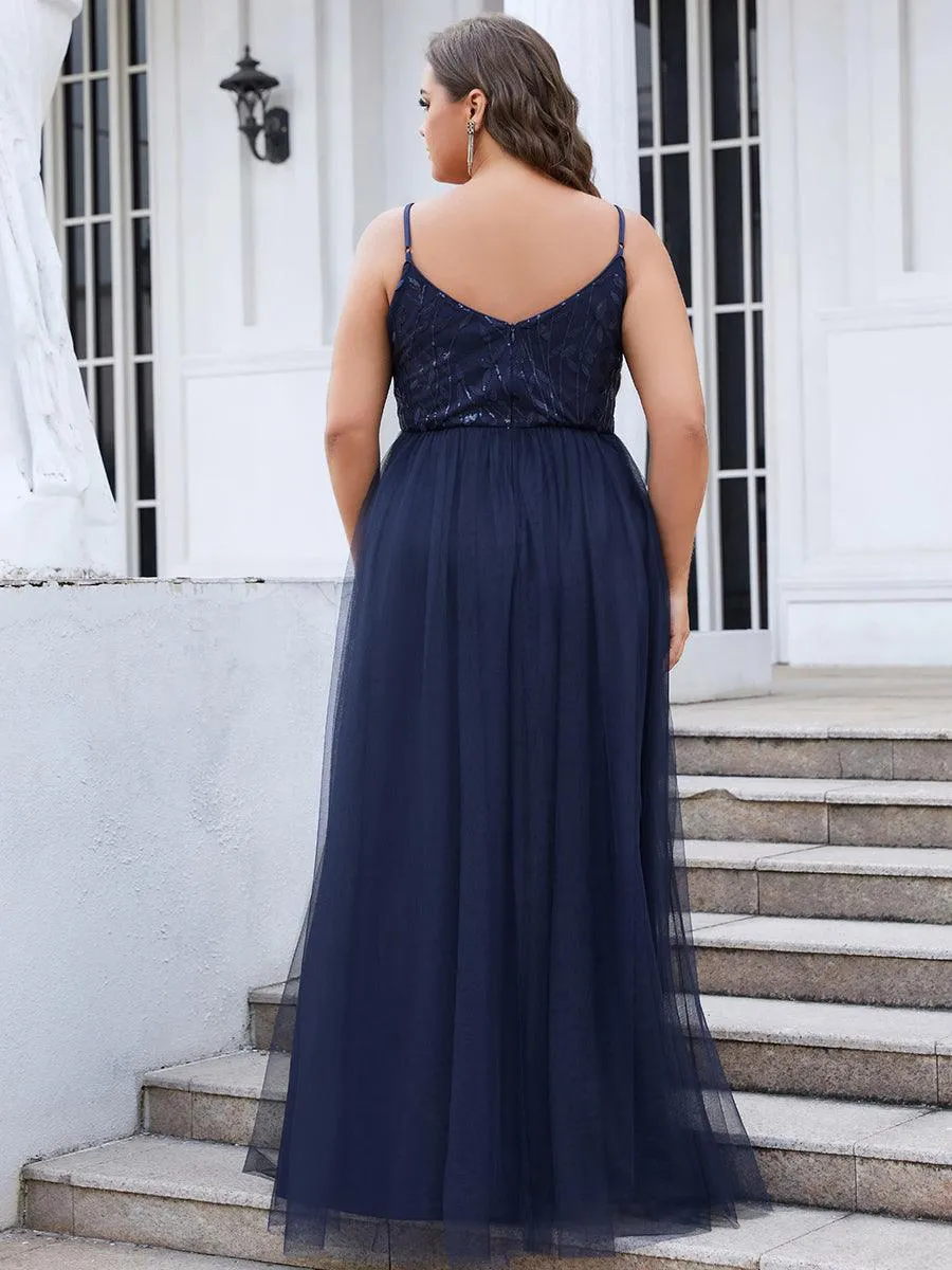 Robe demoiselle d'honneur en tulle à col en V et bretelles minces brodées au sol