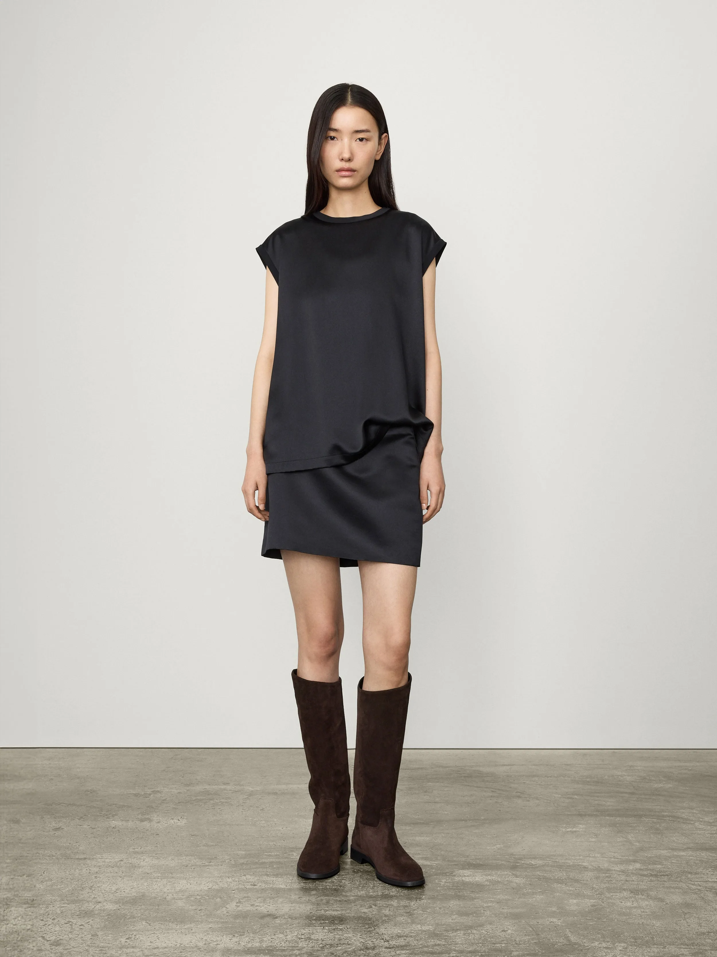 Round Neck Sleeveless Top