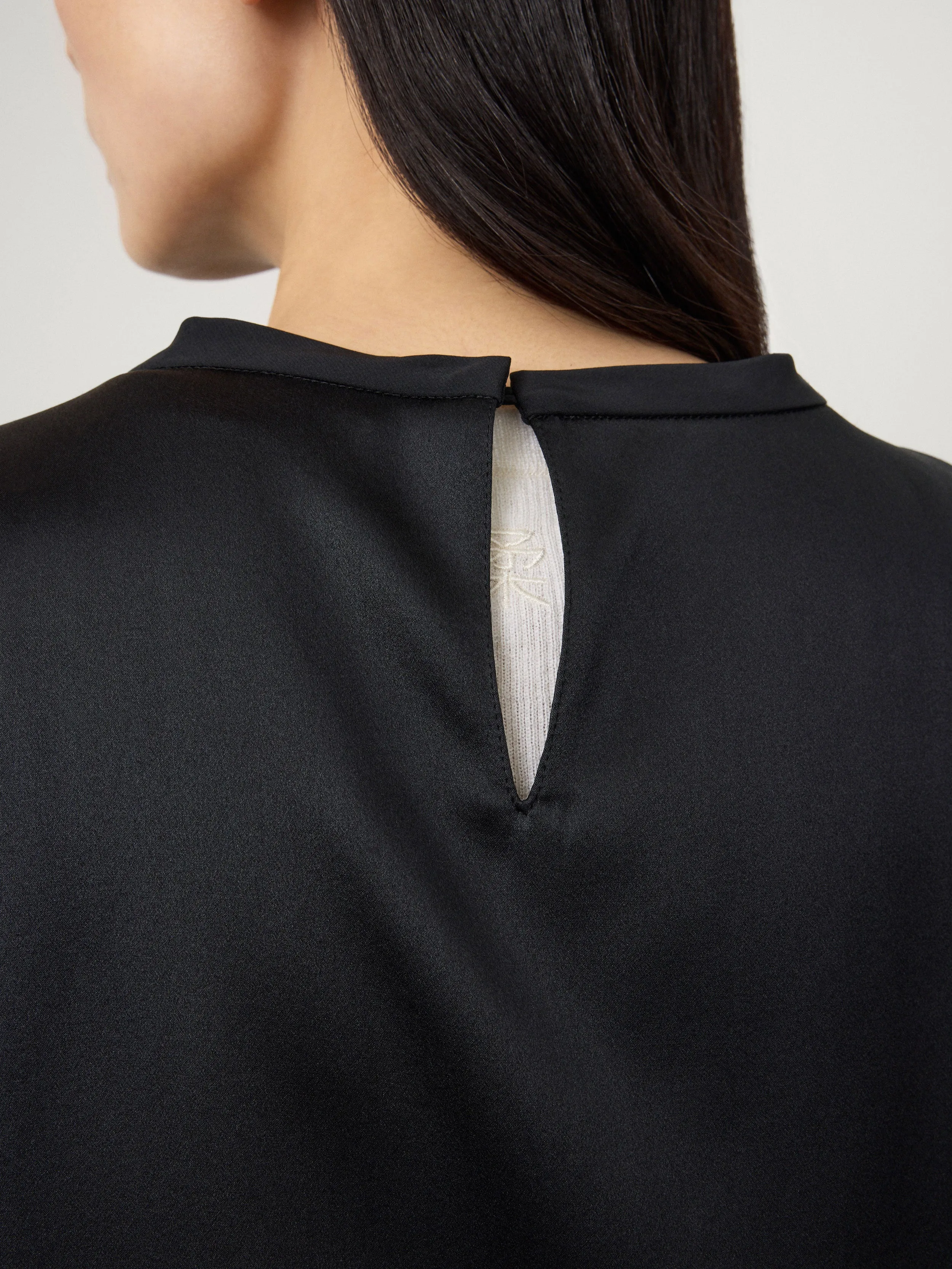 Round Neck Sleeveless Top