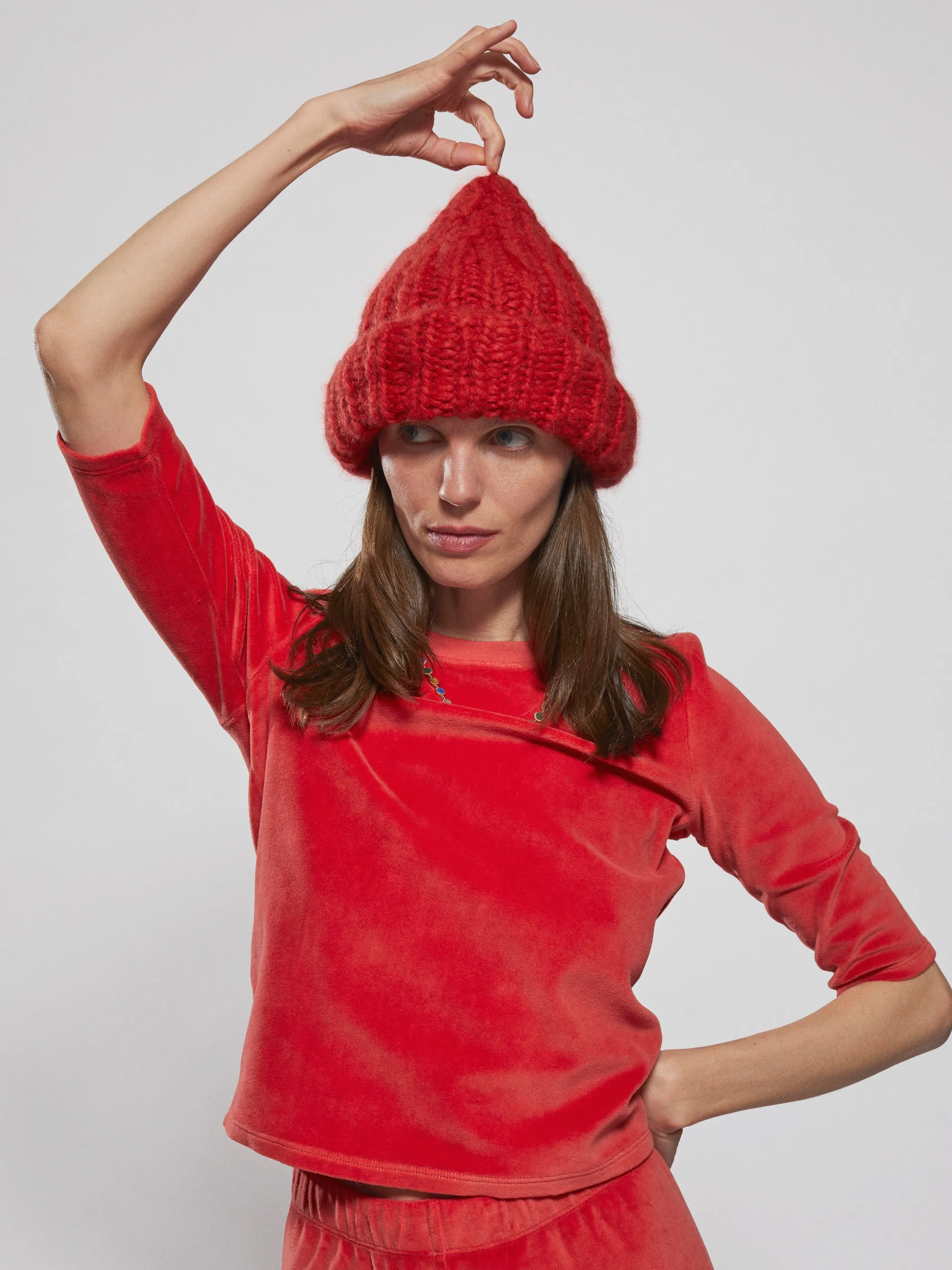 The Lumi Ribbed Beanie in Cashmere