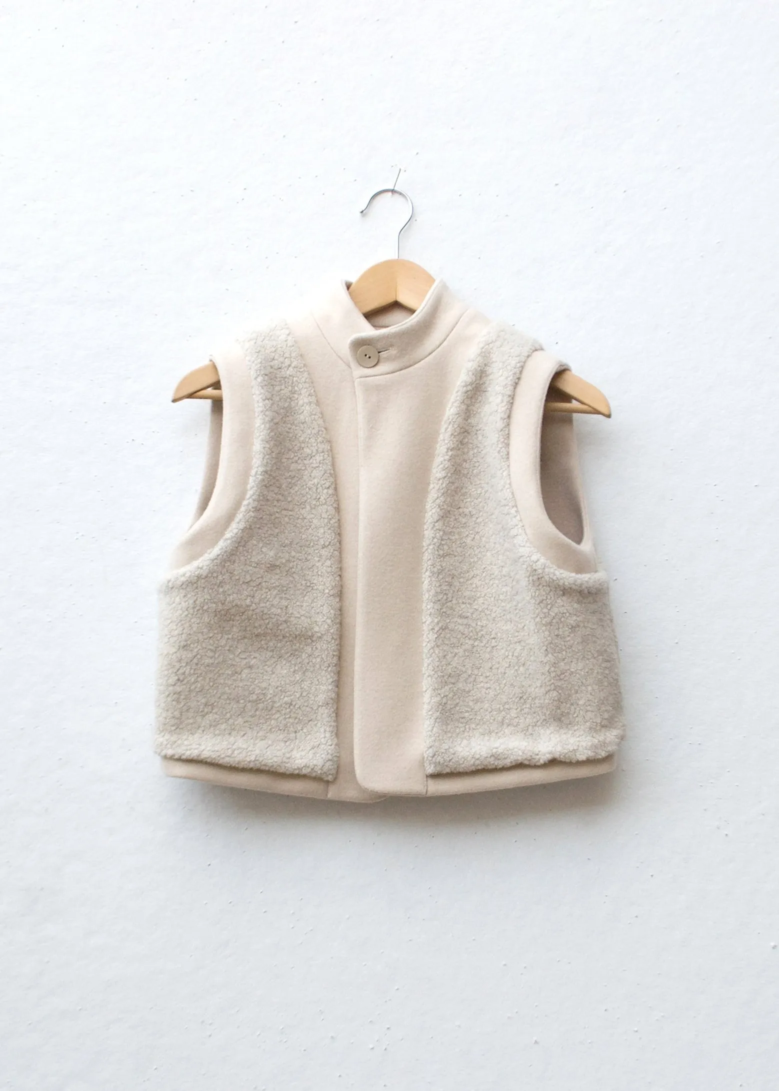 V01 Amalie Cashmere & Virgin Wool Vest, Sand