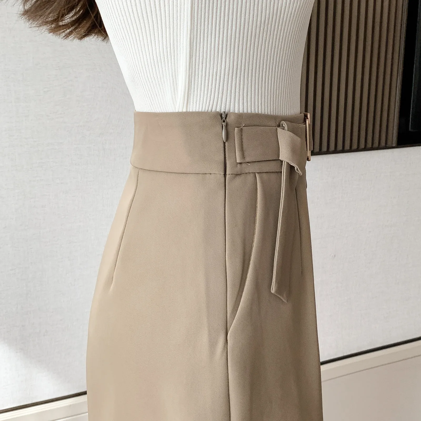 Versatile Wide Leg Chino Shorts for Women with Metal Buttons