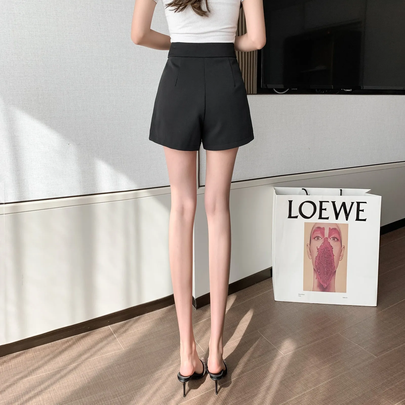 Versatile Wide Leg Chino Shorts for Women with Metal Buttons